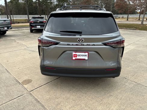 New 2026 Toyota Sienna XLE image 5
