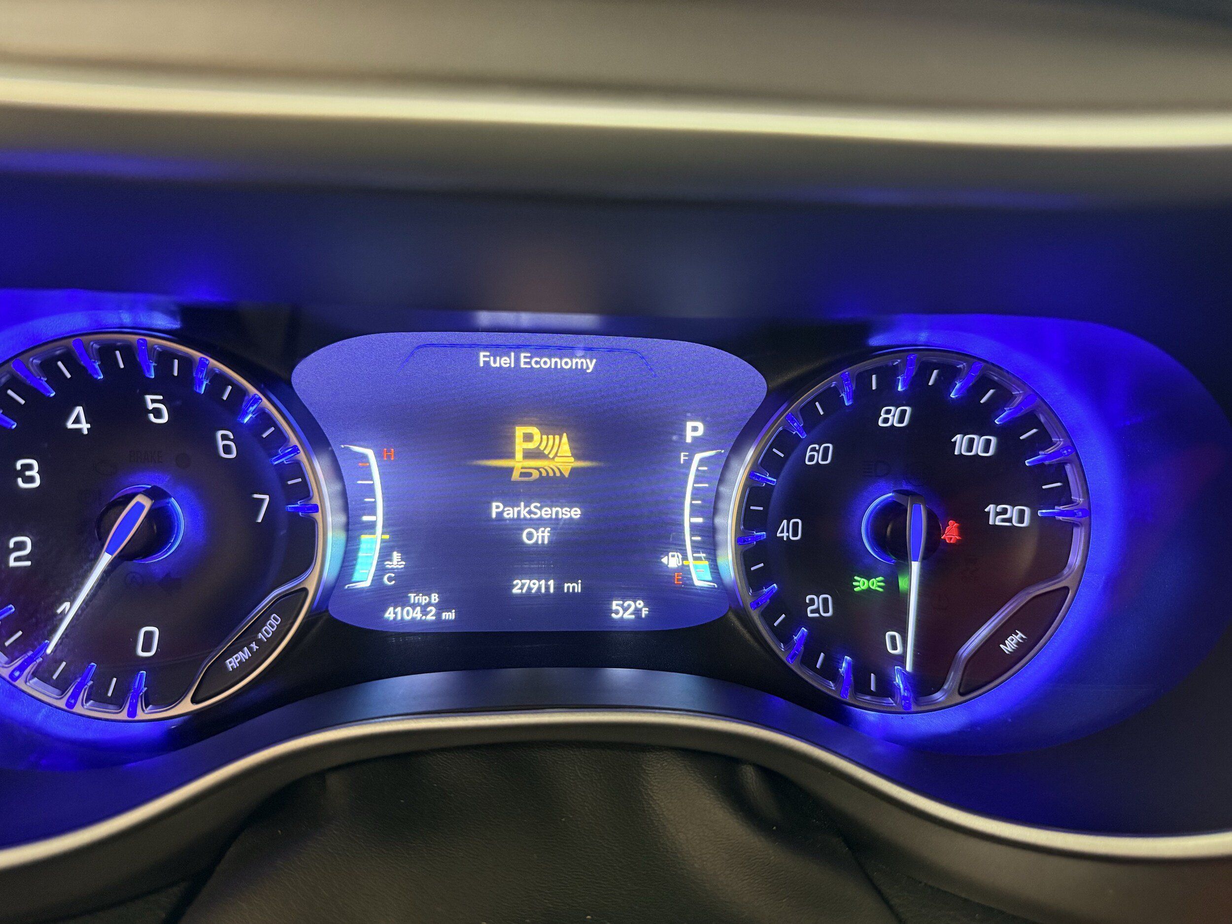 Used 2025 Chrysler Pacifica Select FWD image 4