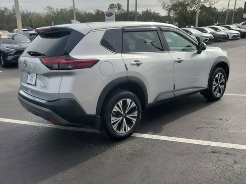 Used 2023 Nissan Rogue SV image 3