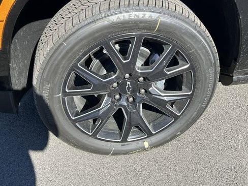 New 2025 Chevrolet Suburban Premier image 10