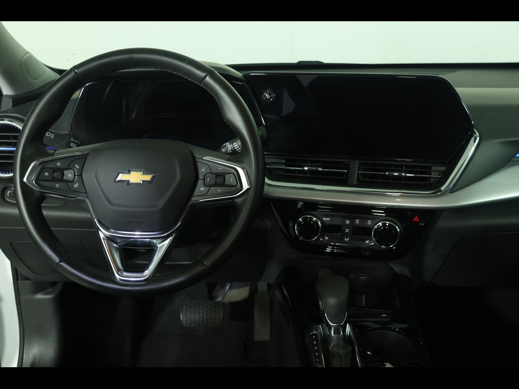 Certified 2025 Chevrolet Trax LT w/ Driver Confidence Package FWD image 15