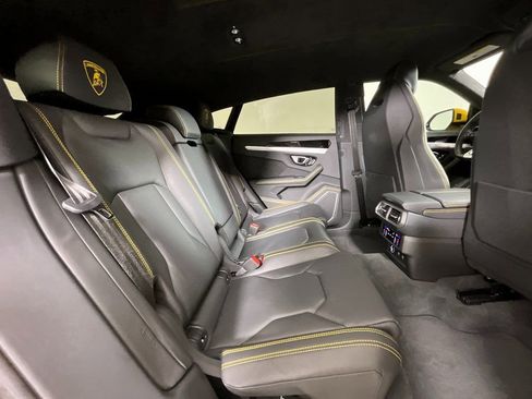 Used 2022 Lamborghini Urus Base image 23