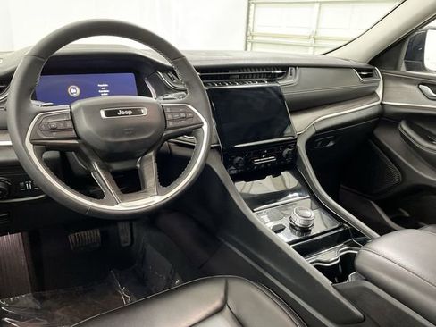 Used 2023 Jeep Grand Cherokee Limited image 18