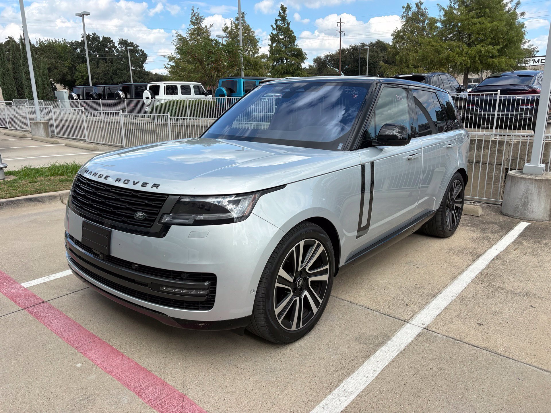 Used 2023 Land Rover Range Rover SE AWD/4WD image 1