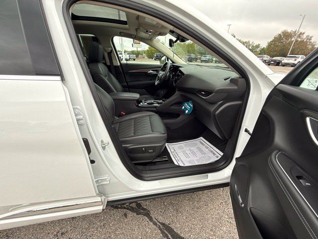 Certified 2022 Buick Envision Avenir w/ Technology Package II FWD image 38
