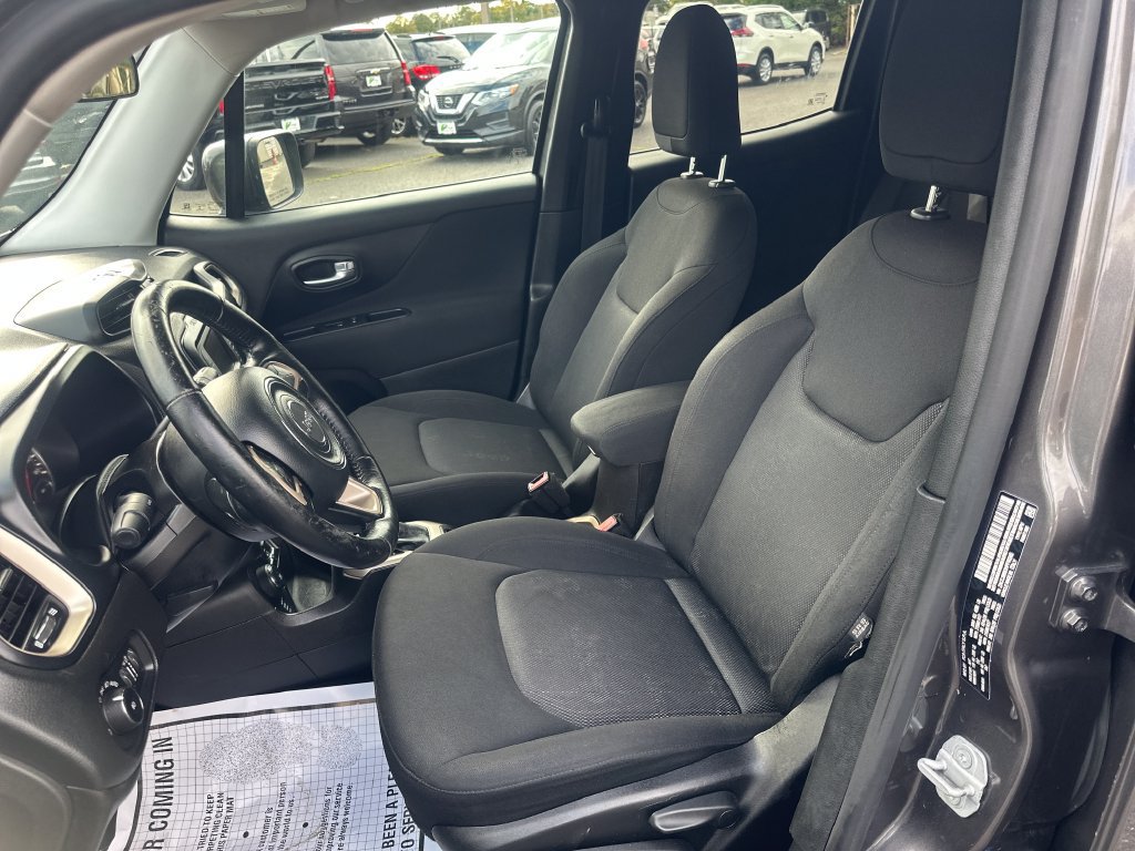 Used 2017 Jeep Renegade Latitude w/ Cold Weather Group AWD/4WD image 12