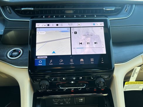 New 2025 Jeep Grand Cherokee Limited w/ Luxury Tech Group II image 21