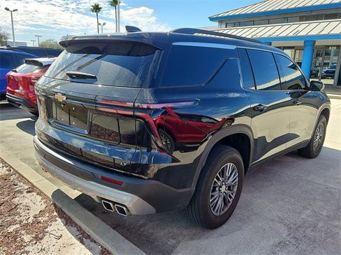 Used 2024 Chevrolet Traverse LT image 4