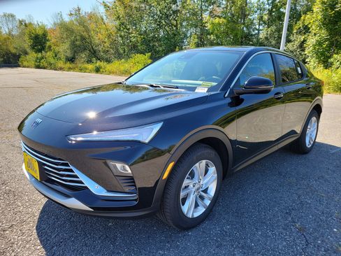 New 2026 Buick Envista Preferred image 1