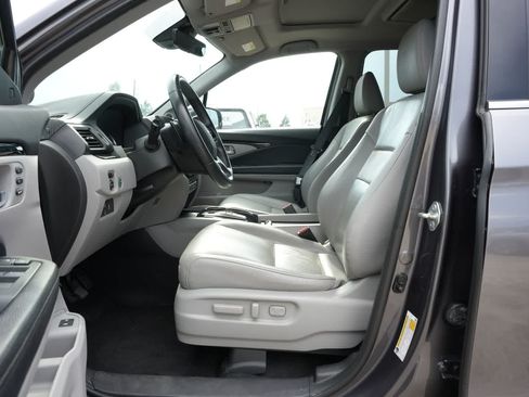 Used 2020 Honda Pilot Touring image 16