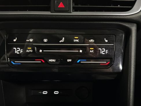 Certified 2025 Volkswagen Taos SE image 27