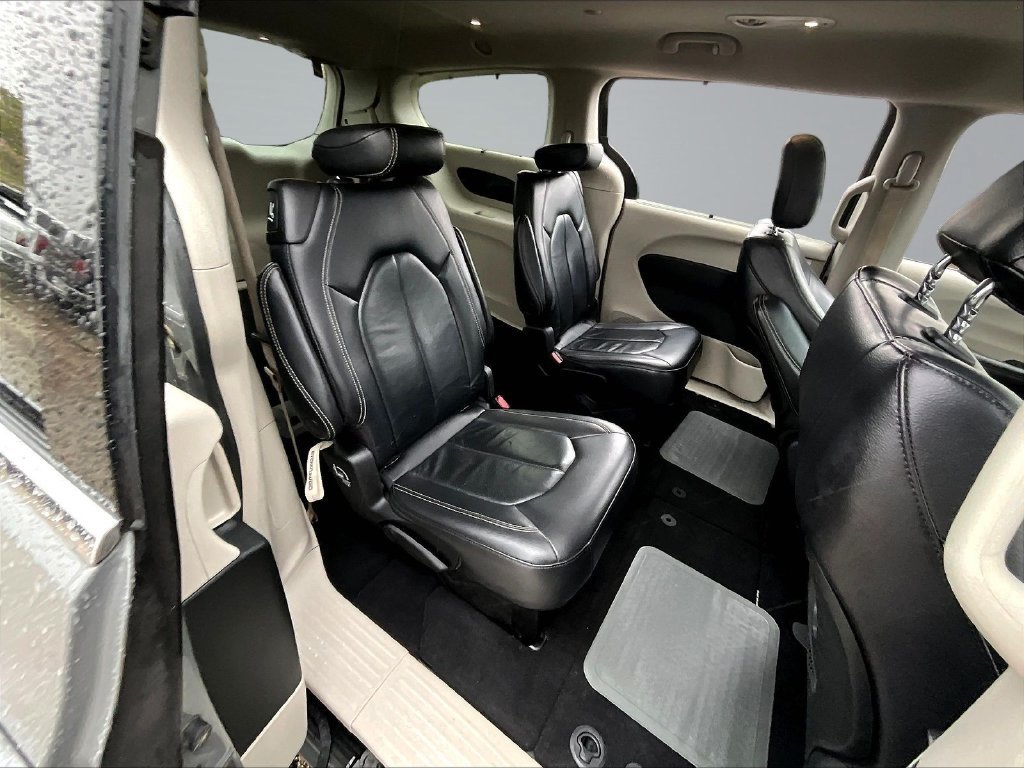 Used 2022 Chrysler Pacifica Touring-L FWD image 27