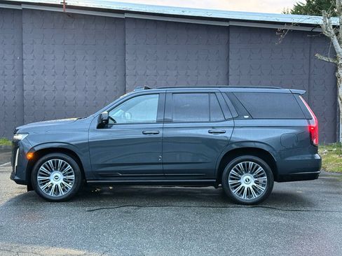 Used 2022 Cadillac Escalade Sport Platinum w/ Heavy-Duty Trailer Package AWD/4WD image 5