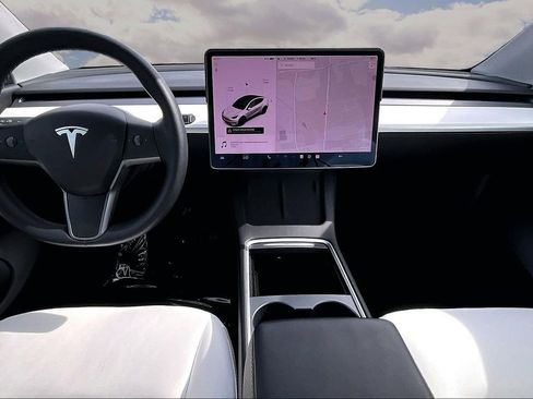 Used 2021 Tesla Model Y Long Range AWD/4WD image 7