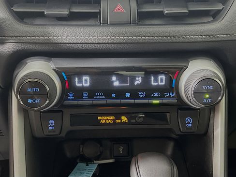 Used 2021 Toyota RAV4 XLE w/ Convenience Package FWD image 26