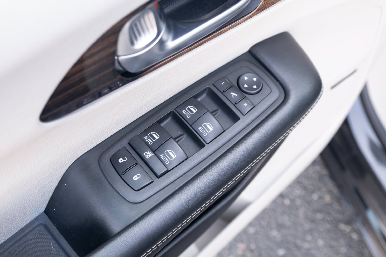 Used 2022 Chrysler Pacifica Limited FWD image 16