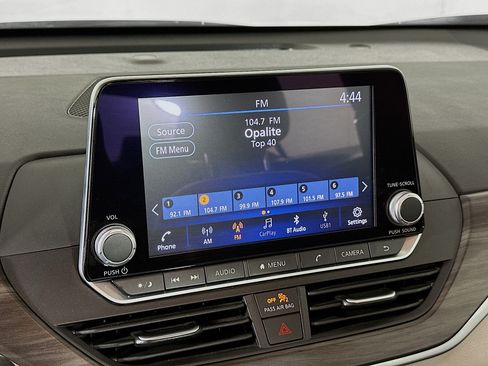 Used 2025 Nissan Altima 2.5 SV FWD image 21