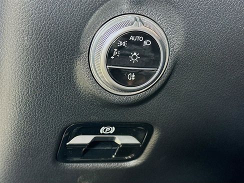 Used 2025 Mercedes-Benz C 300 4MATIC Sedan image 10