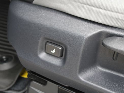 Used 2024 Toyota Tacoma TRD Sport AWD/4WD image 29