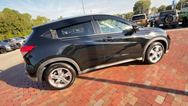 Used 2017 Honda HR-V EX-L image 2