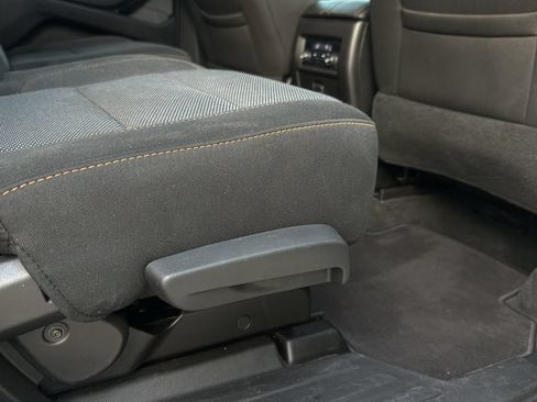 Used 2019 Chevrolet Traverse LT FWD image 24