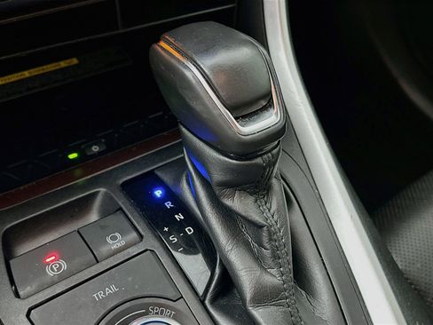 Used 2021 Toyota RAV4 Limited AWD/4WD image 25