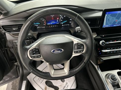 Used 2022 Ford Explorer Limited w/ Equipment Group 301A AWD/4WD image 4