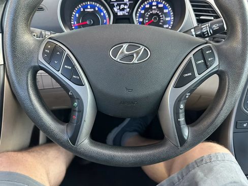 Used 2014 Hyundai Elantra SE w/ Option Group 02 FWD image 12