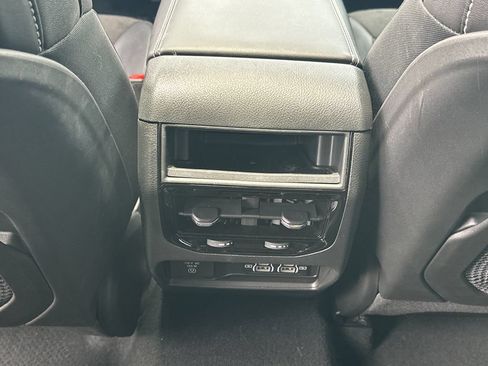 Used 2024 Jeep Grand Cherokee Altitude AWD/4WD image 19