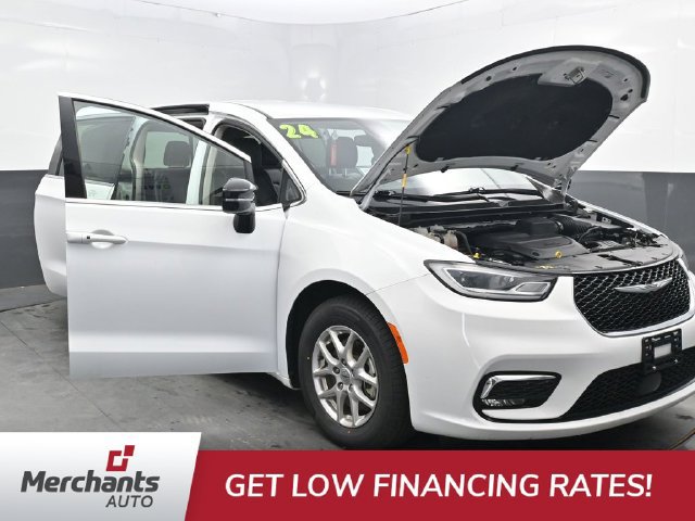 Used 2024 Chrysler Pacifica Touring-L FWD image 42