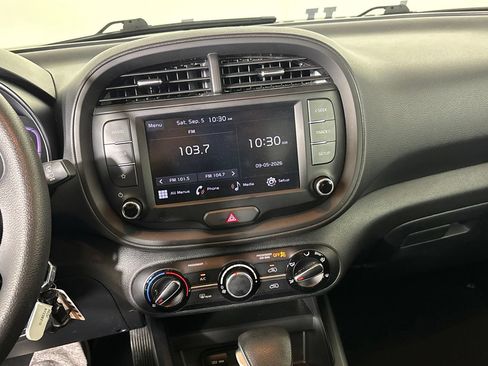 Used 2024 Kia Soul LX w/ Option Group 015 FWD image 18