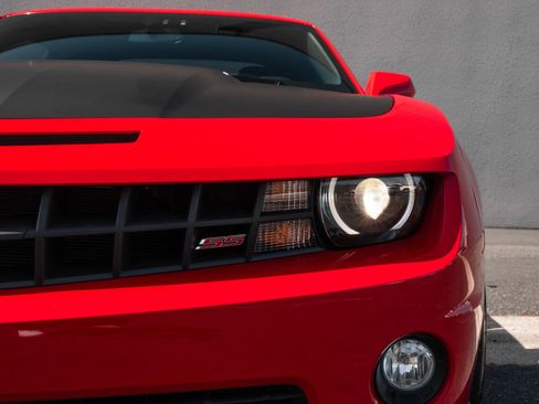 Used 2013 Chevrolet Camaro SS w/ SS Performance Package RWD image 29