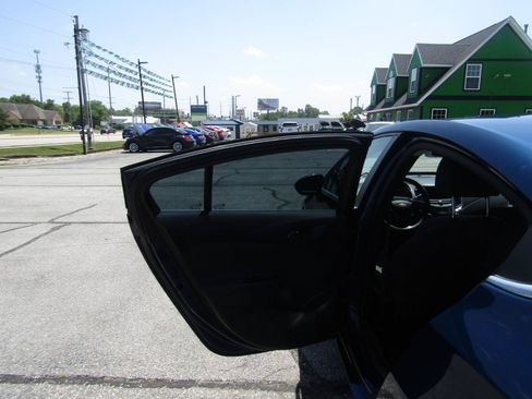 Used 2019 Chevrolet Cruze LT w/ LT Plus Package FWD image 19