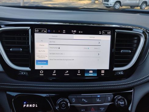 New 2026 Chrysler Pacifica Select image 33