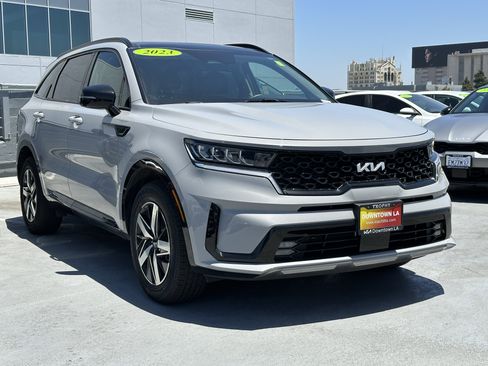 Certified 2023 Kia Sorento EX w/ Panoramic Sunroof Package FWD image 8