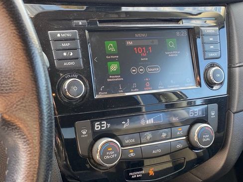 Used 2020 Nissan Rogue SV w/ Premium Package FWD image 12