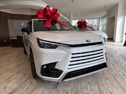 New 2026 Lexus TX 500h AWD image 2