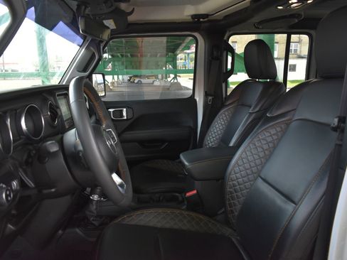 Used 2023 Jeep Gladiator Overland image 12