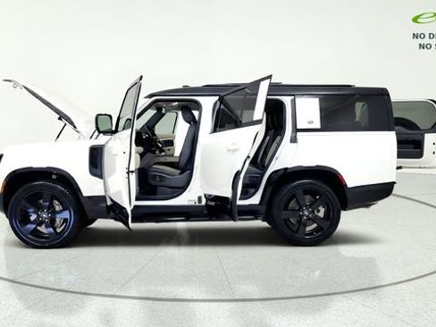 Used 2024 Land Rover Defender 130 X-Dynamic SE AWD/4WD image 15