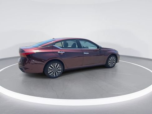 Used 2024 Nissan Altima 2.5 SV FWD image 8