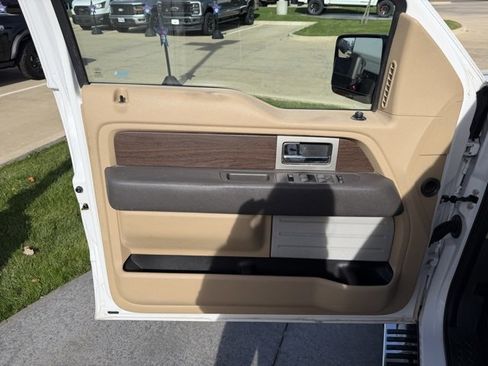 Used 2014 Ford F150 Lariat w/ Lariat Chrome Package image 8