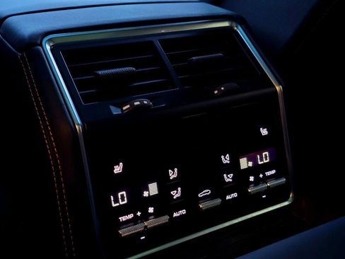 Used 2021 Porsche Panamera 4 image 22