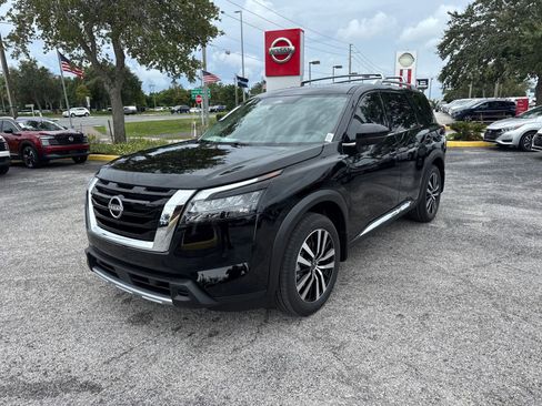 New 2025 Nissan Pathfinder Platinum w/ Cargo Package image 3