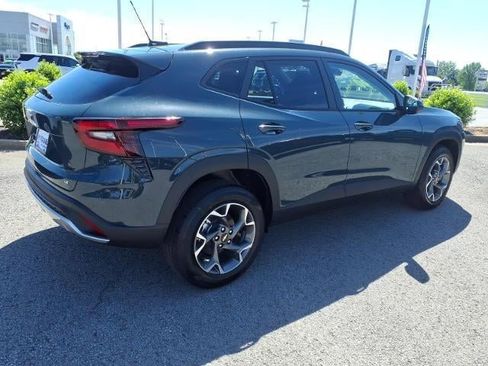 New 2026 Chevrolet Trax LT FWD image 2