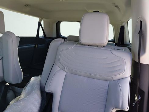 New 2025 Ford Expedition Max Platinum w/ Platinum Ultimate Package AWD/4WD image 13