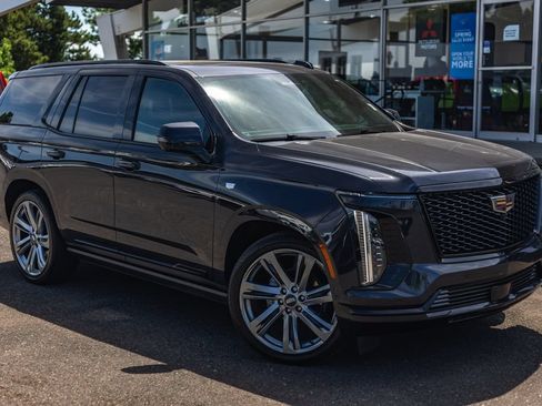 Used 2025 Cadillac Escalade Sport Platinum w/ LPO, Floor Liner Package AWD/4WD image 2