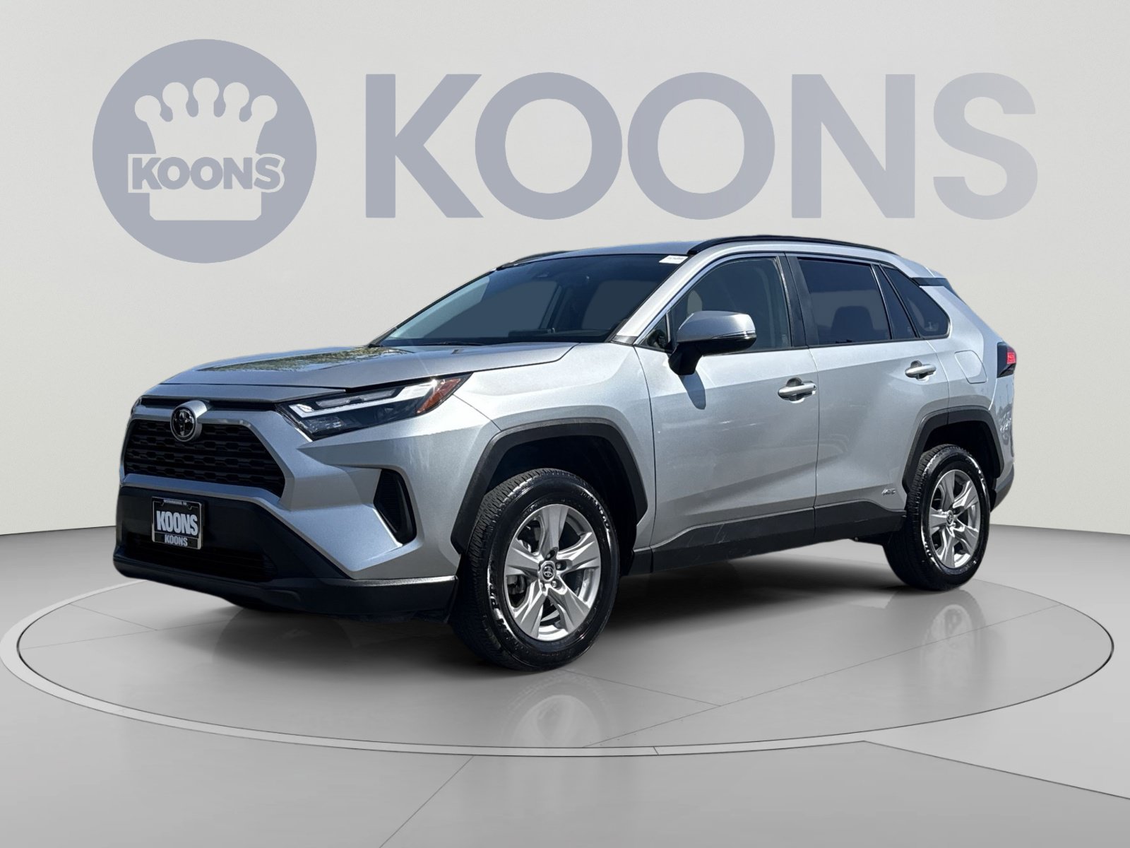 Used 2025 Toyota RAV4 XLE AWD/4WD image 1