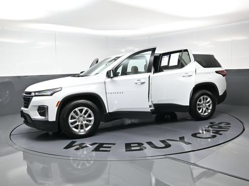 Used 2022 Chevrolet Traverse LS FWD image 21