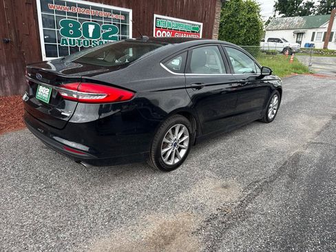 Used 2017 Ford Fusion SE w/ Fusion SE Technology Package FWD image 8