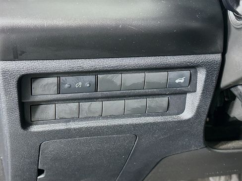 Used 2024 Mitsubishi Outlander SE AWD/4WD image 17